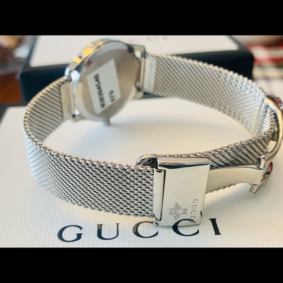 ❤️Authentic Gucci mother of Pearl watch ❤️ - Picture 8 of 8